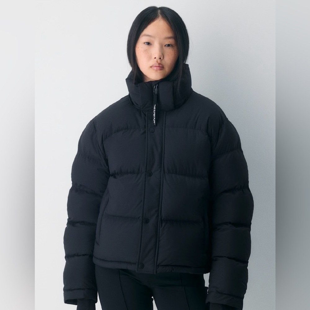 Black Aritzia Super Puff Shorty - cliMATTE